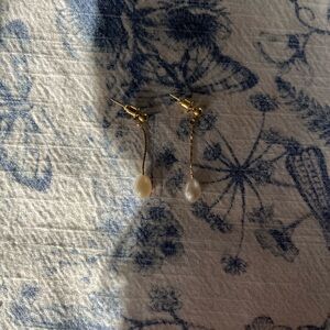 Elegant Gold Pearl Drop Earrings•real pearls• gold plated